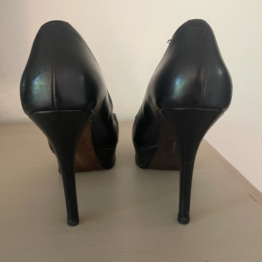 Vera Wang Lavender, Size 9, black platform stiletto